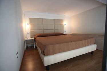 Einige Zimmer der "Villa Vittoria" in Tropea haben eine Galerie.