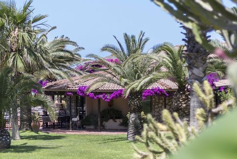 Garten des Hotels Baia del Sole am Capo Vaticano in Kalabrien