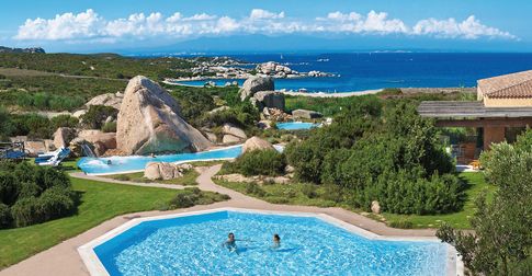 Die Pools des SPA im Valle dell'Erica aus der Vogelperspektive.