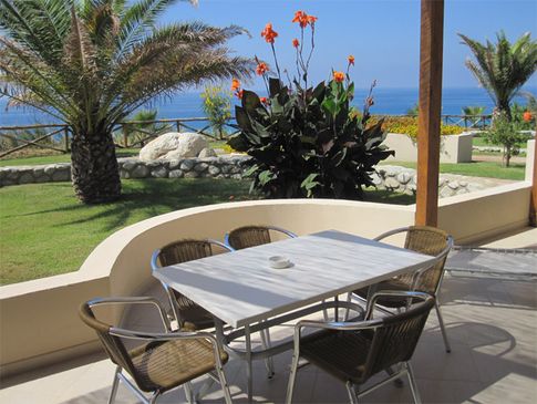 Möblierte Terrasse eines Appartements im Cala di Volpe Möblierte Terrasse eines Appartements im Cala di Volpe