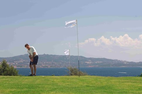 Golf spielen ist ein Angebot des Capo d'Orso.